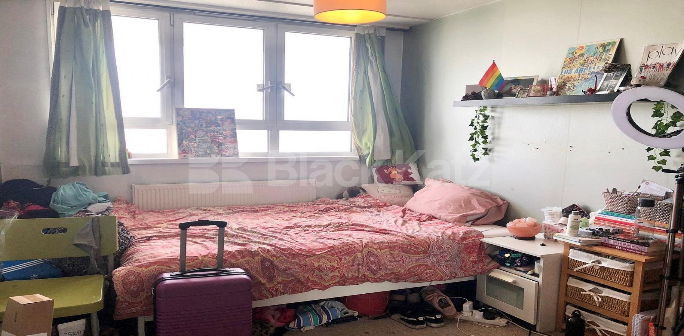 			LET , 3 Bedroom, 1 bath, 1 reception Apartment			 Clapham Road, Stockwell/Oval